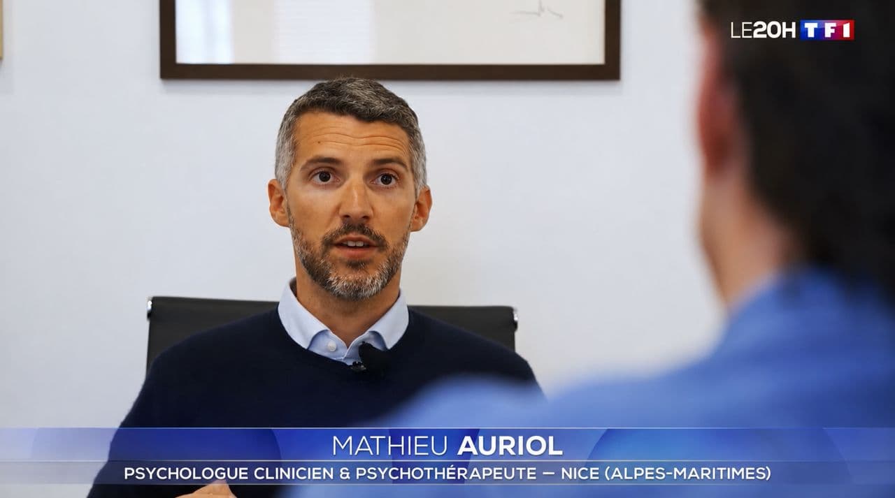 Mathieu Auriol psychologue clinicien à Nice lors d'une interview sur TF1 - expert en psychothérapie EMDR et thérapie de couple